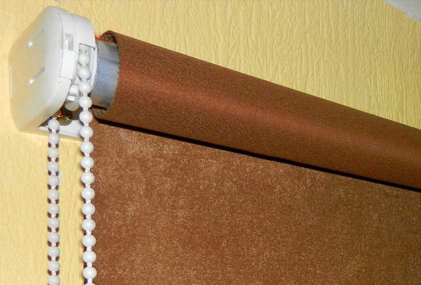 تثبيت على الستائر لفة الجدار مفتوحة