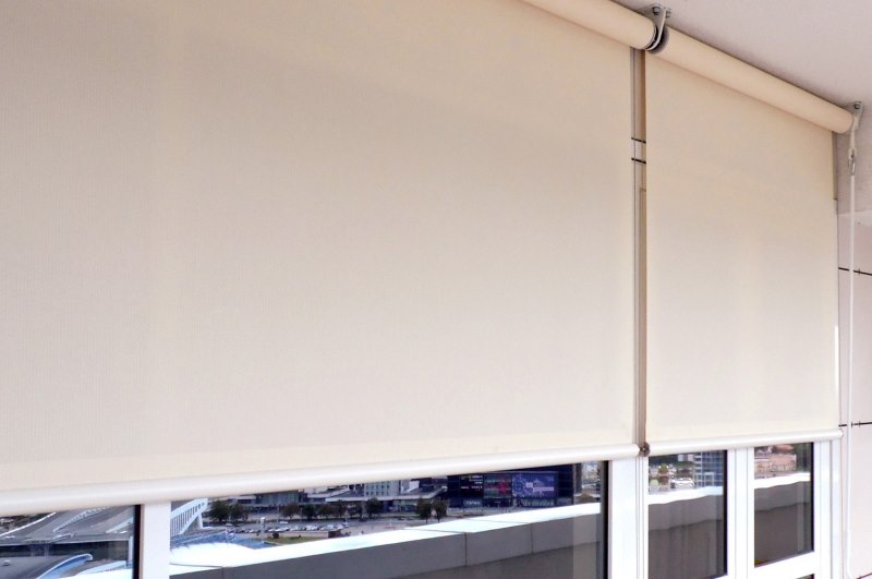 الستائر لفة القماش من الشاشة