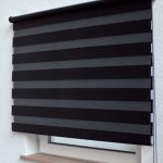 ستائر نهارًا مع كورنيش على الحائط