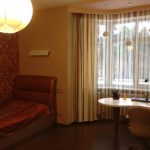 ستائر نافذة كبيرة على طنف مرن