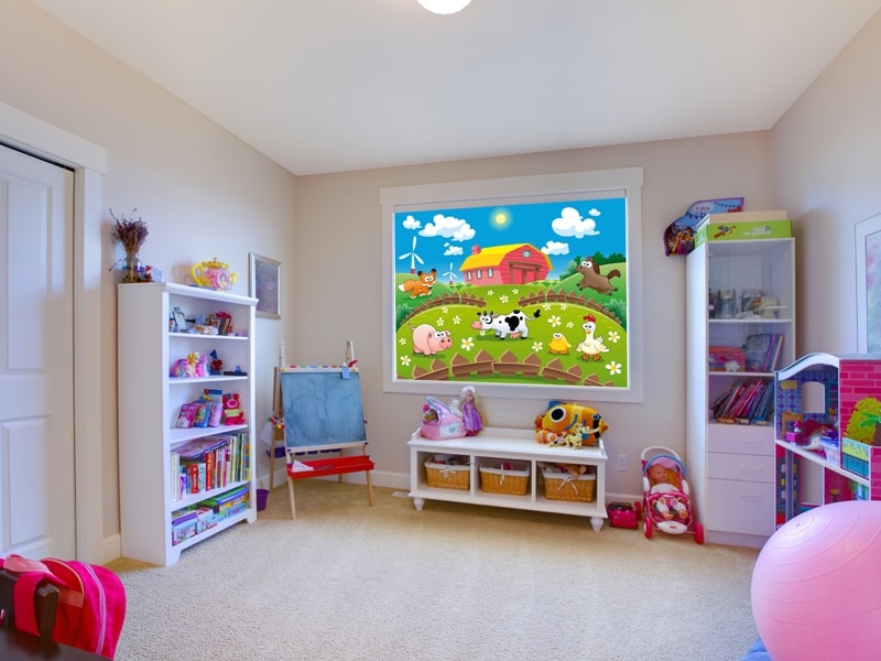 شخصيات الرسوم المتحركة على مصراع الأسطوانة في الحضانة