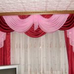 مزيج من بورجوندي والوردي لامبريكين في غرفة المعيشة