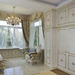 لامبرقينات خفيفة للنوافذ الكبيرة في مكانه