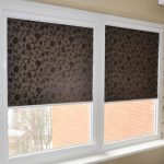 الستائر المظلمة بزخارف نباتية