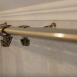 تركيب قضيب الستارة على أقواس الحائط