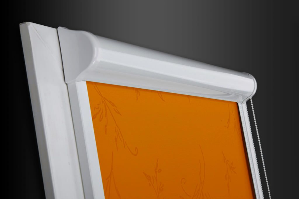 رفرف النافذة البلاستيكية مع الستائر الدوارة من نوع الكاسيت