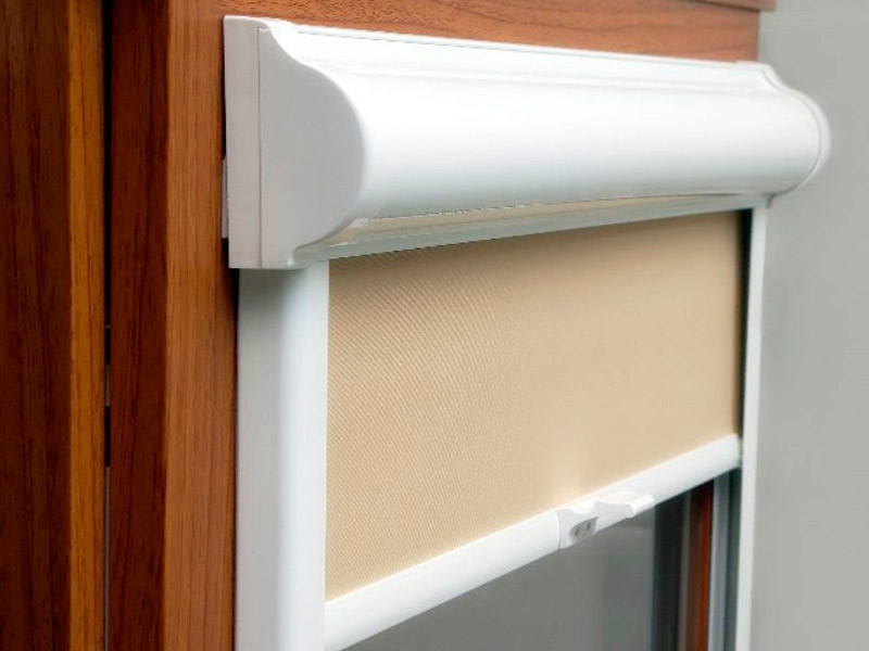 الستائر البلاستيكية الجسم الأسطوانة البيضاء