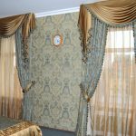 Golden Lambrequin ، مزينة بحدود